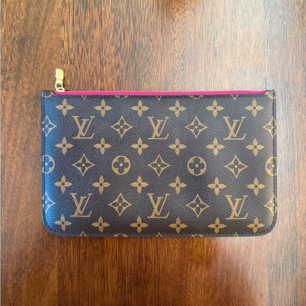 Louis Vuitton Brown Monogram neverfull pouch